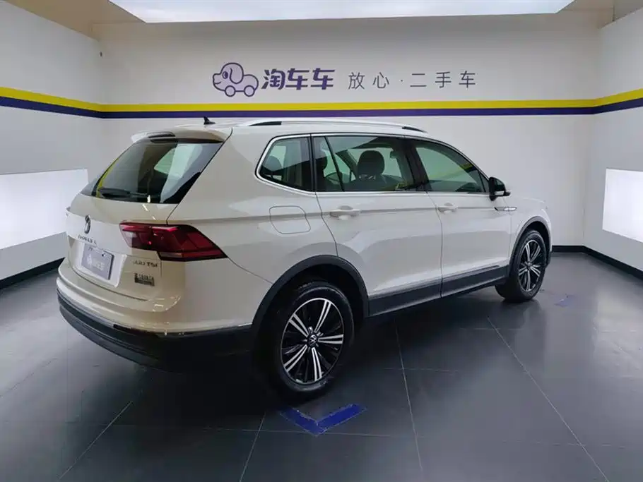 Volkswagen Tiguan L 2021 330TSI Automatic 2WD Smart фото 3
