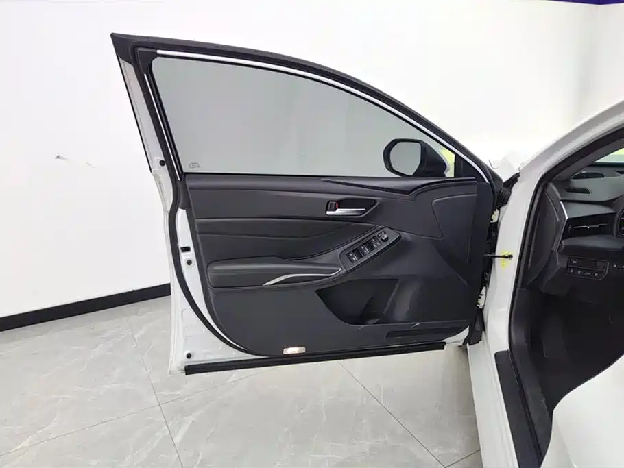 Toyota Avalon 2023 Hybrid 2.5L Luxury Edition фото 7