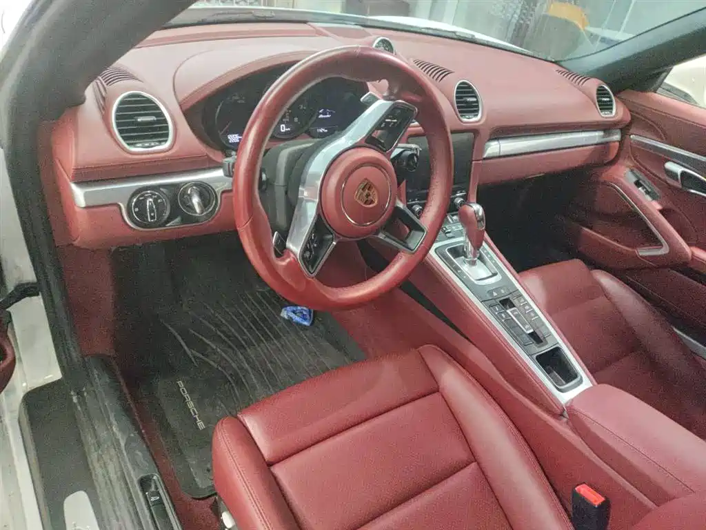 PORSCHE 718