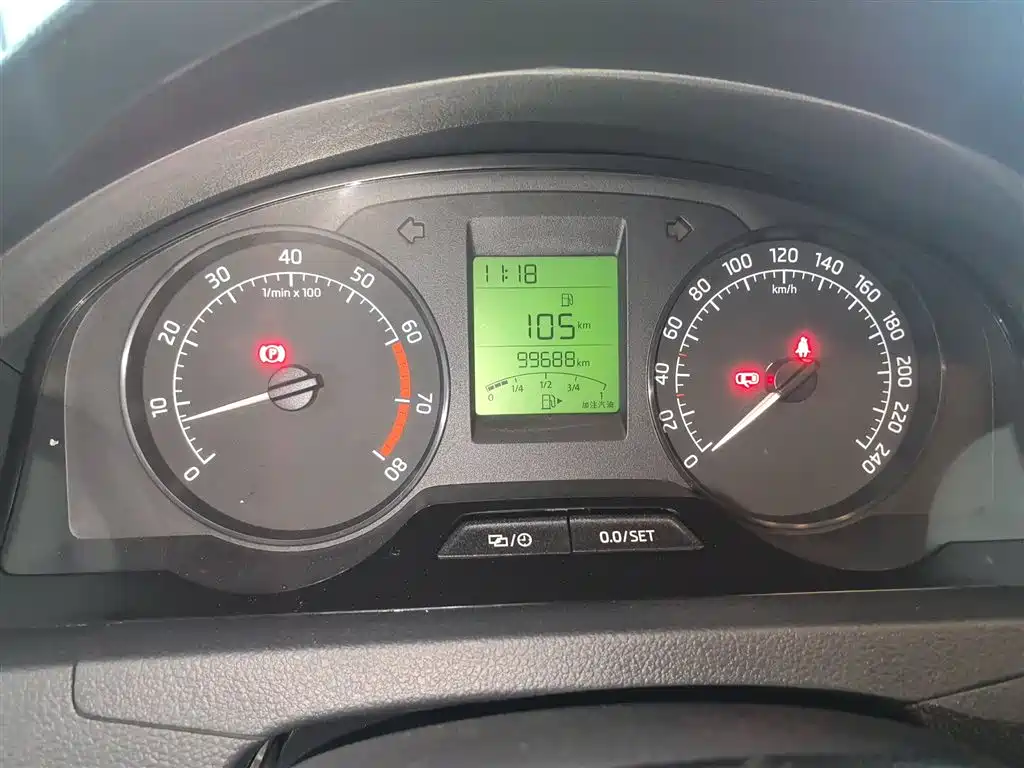 Škoda Rapid 2016 1.6L Manual Pioneer Edition фото 12
