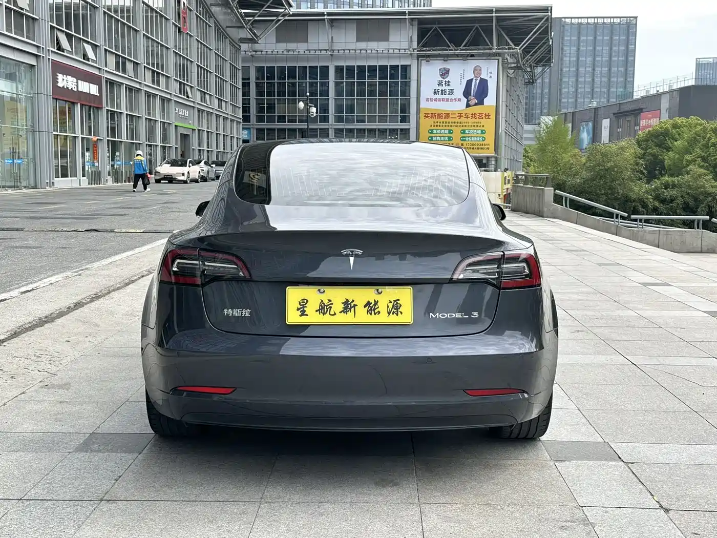 TESLA MODEL 3