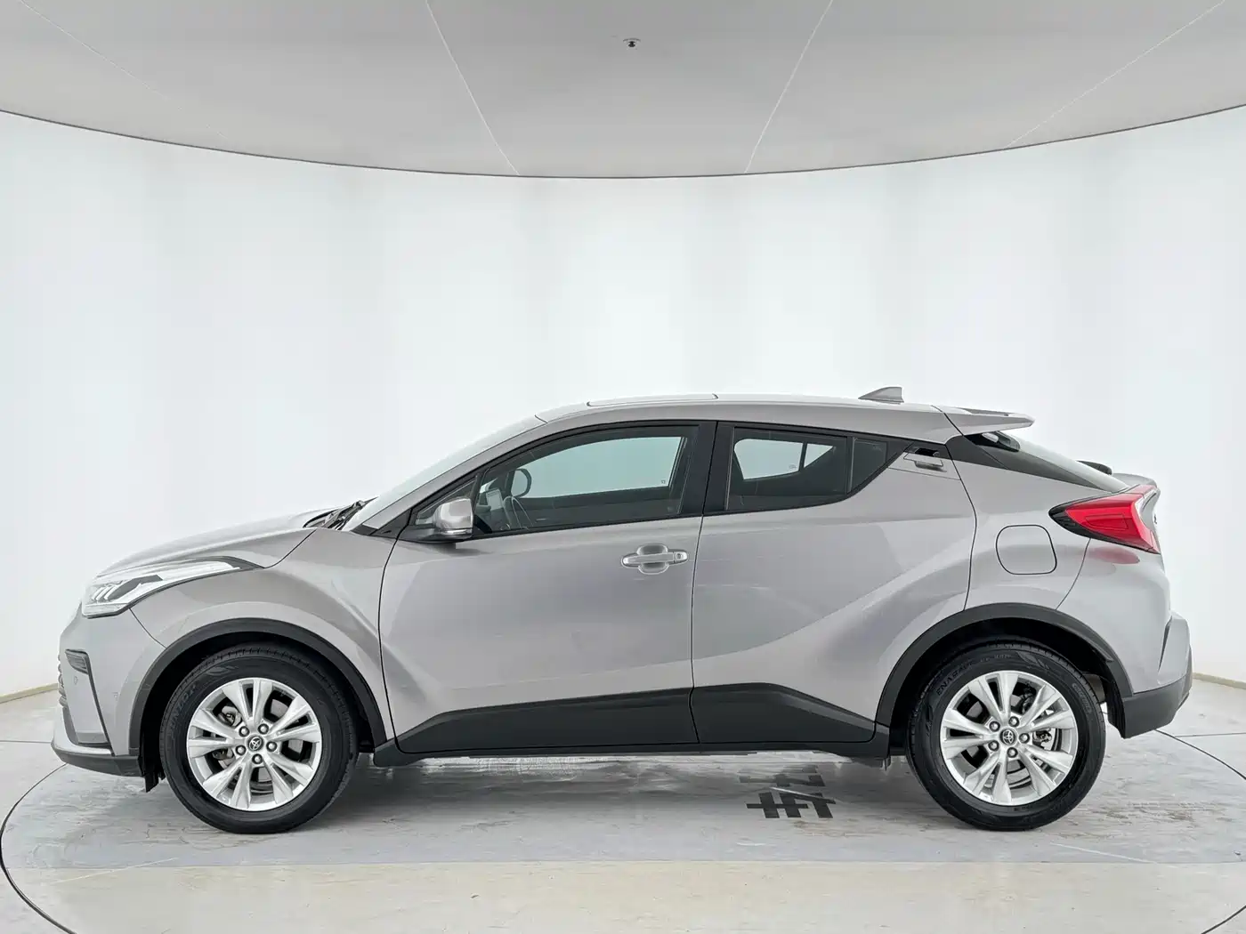 Toyota IZOA 2021 2.0L Yixiang Edition фото 3