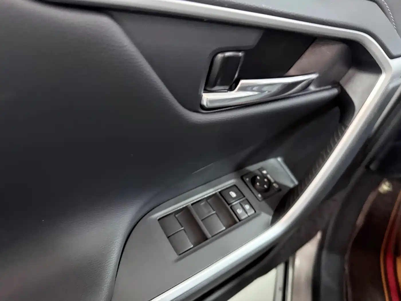 Toyota RAV4 Rongfang 2024 2.0L CVT FWD Style Plus Edition фото 9