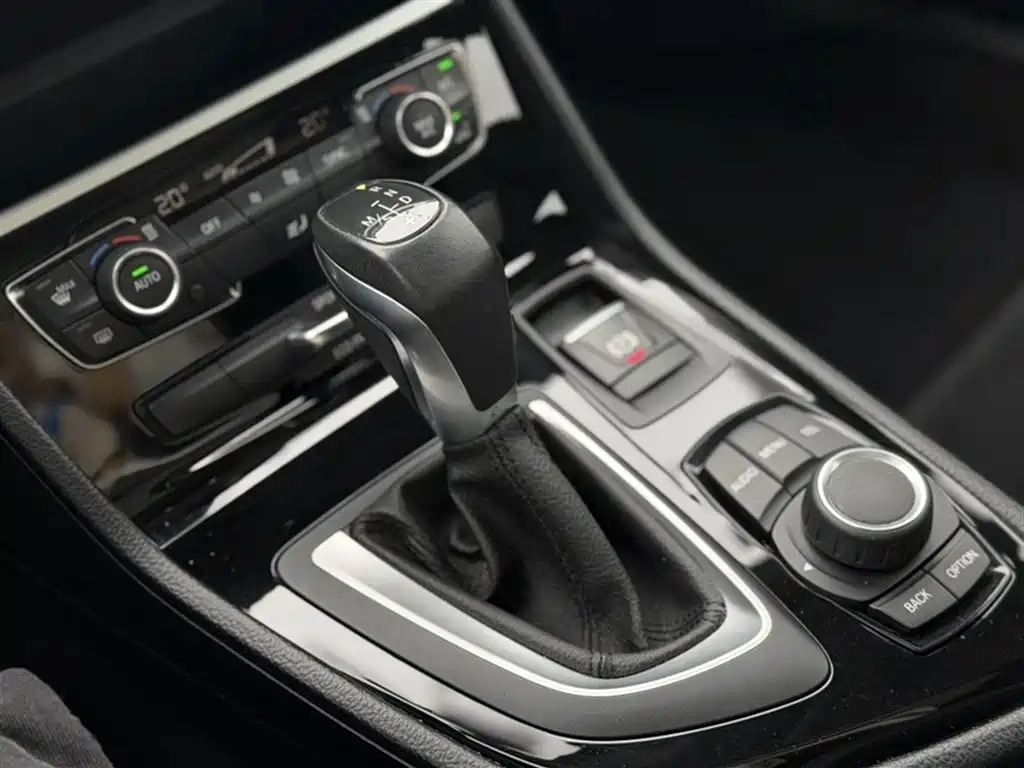 BMW 2 Series Touring 2016 220i Leading Model фото 20