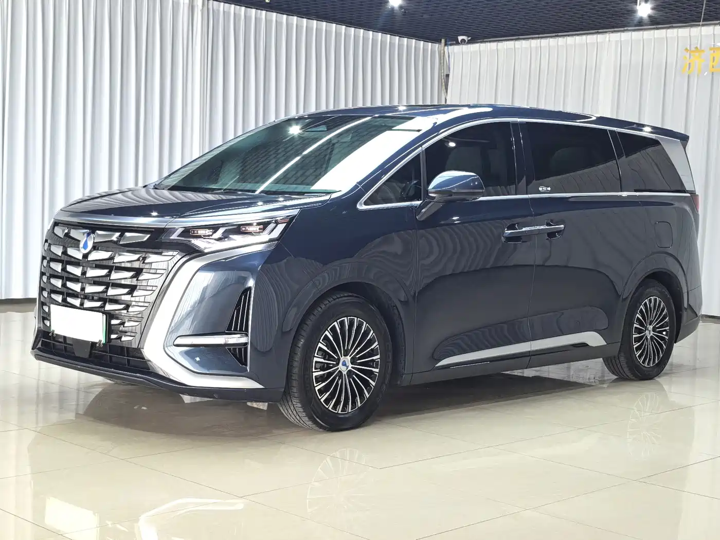 Denza D9 2023 2022 DM-i 970 All-Wheel Drive Honor Edition
