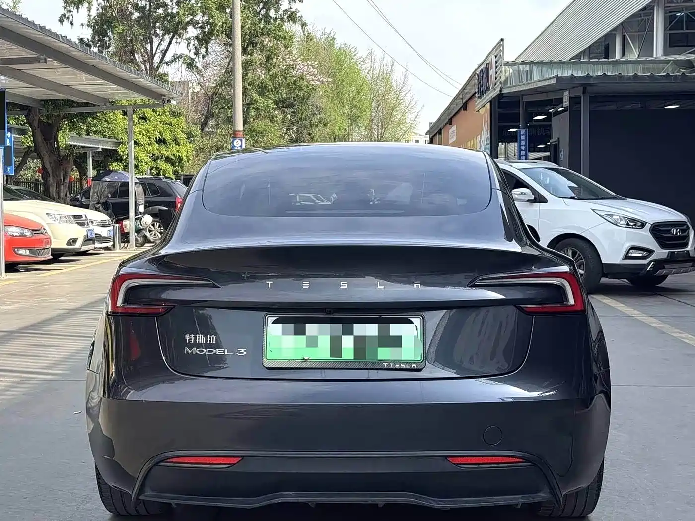 TESLA MODEL 3