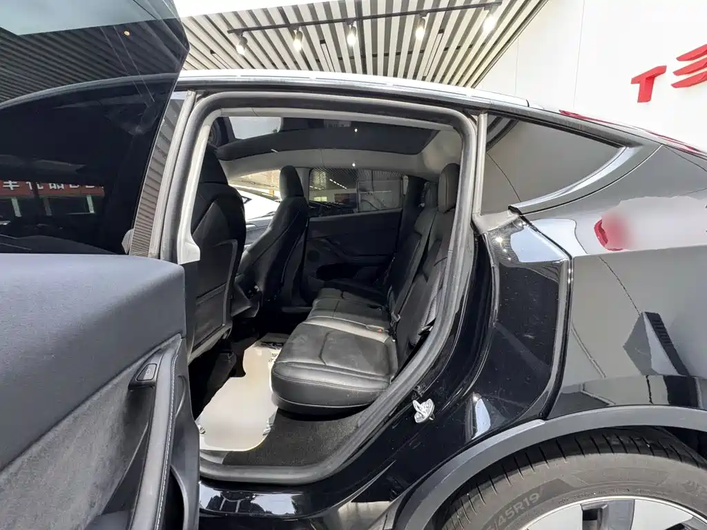 Фото 17 - Tesla Model Y
