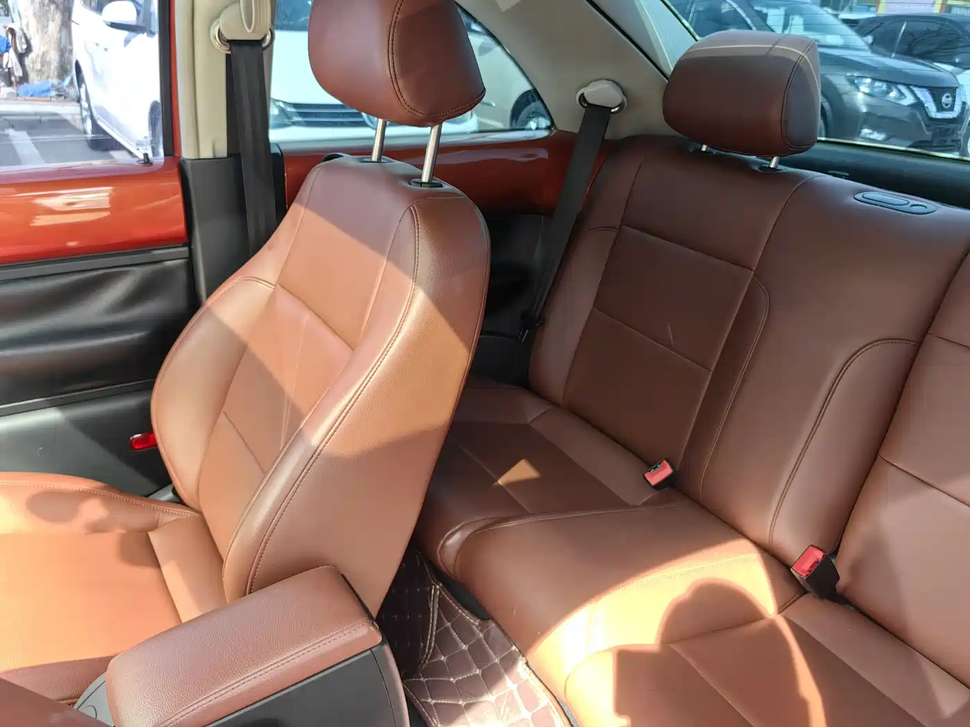 Volkswagen Beetle 2010 1.8T BlackOrange Luxury Edition фото 13