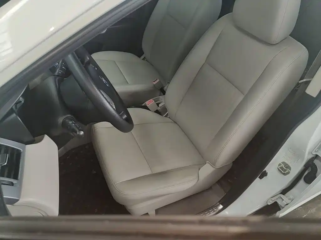 Venucia R50 2016 2015 1.6L Automatic Luxury Edition