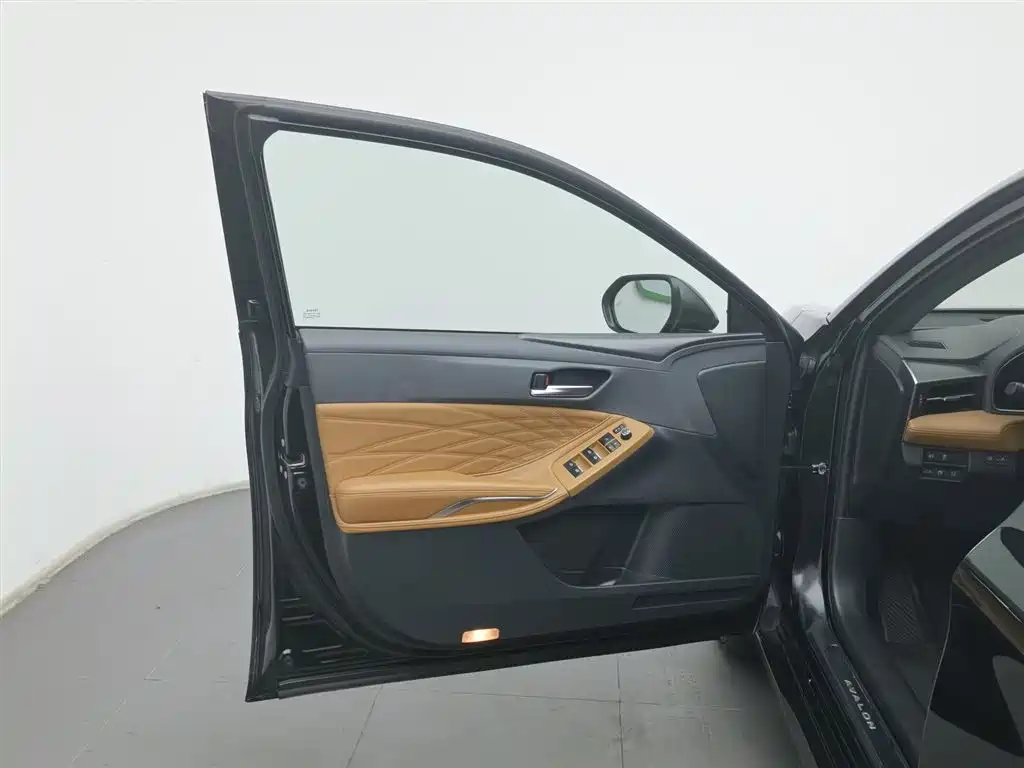 Toyota Avalon 2019 Hybrid 2.5L XLE Premium Edition China VI фото 8
