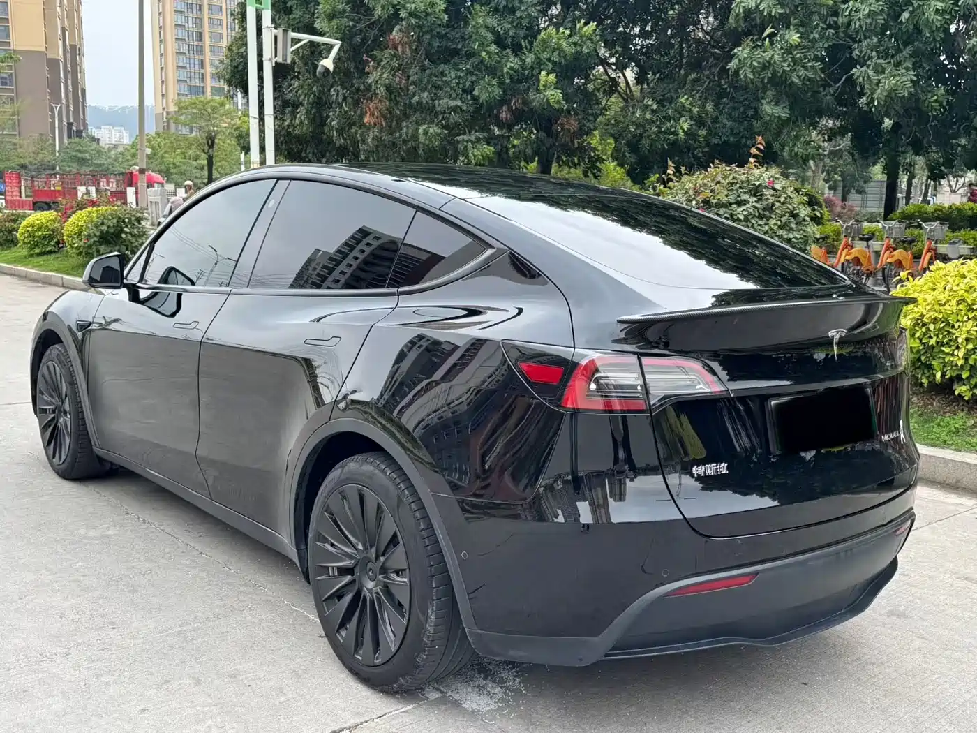 TESLA MODEL Y