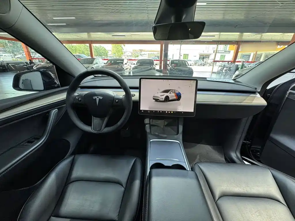 Фото 10 - Tesla Model Y