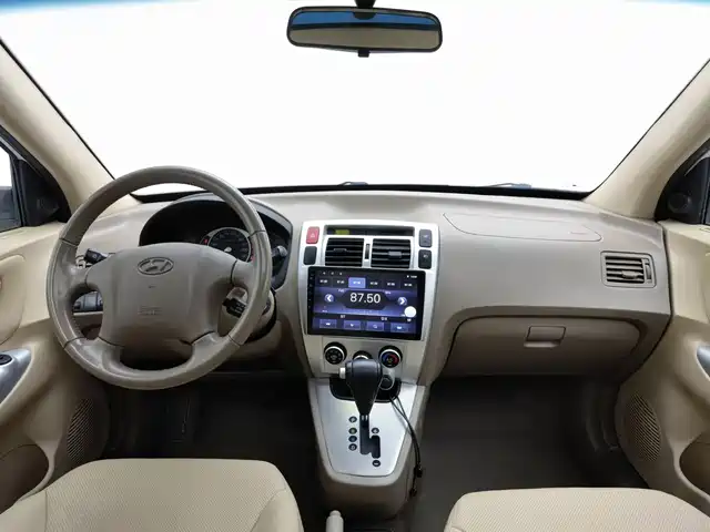Hyundai Tucson 2013 2.0L Automatic 2WD Comfort — фото 5