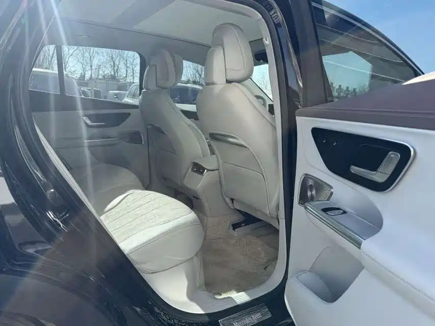 MERCEDES-BENZ EQE SUV