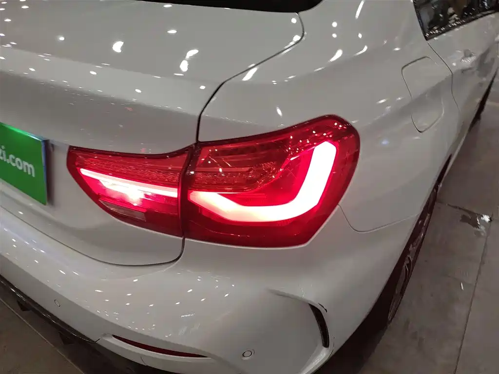 BMW 1 Series 2021 125i M Sport Black Night Edition фото 24