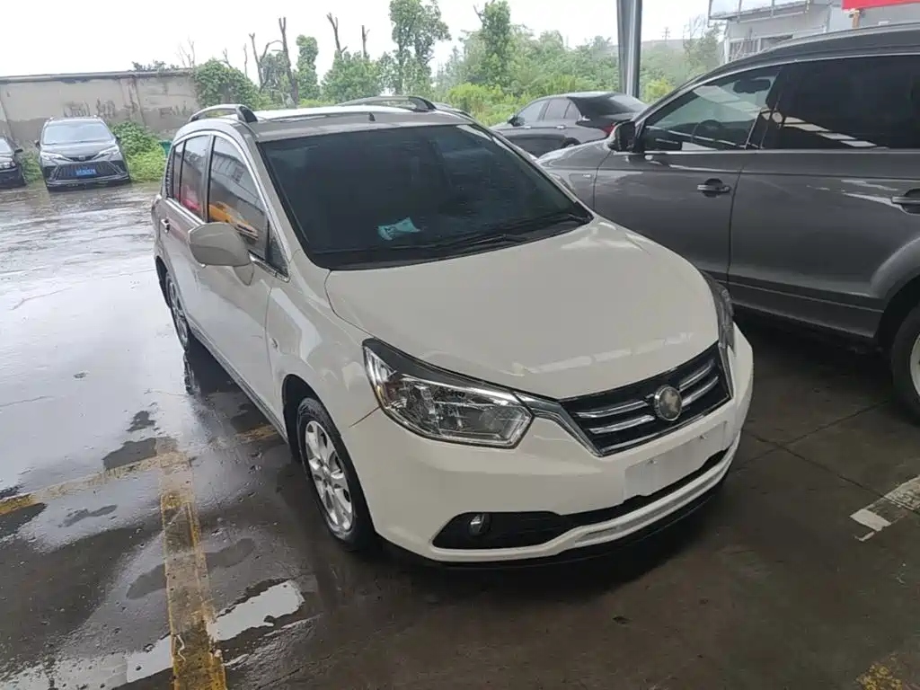 Venucia R50 2016 2015 1.6L Automatic Luxury Edition