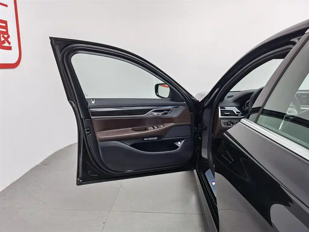 BMW 7 Series 2018 730Li Leading Type M Sport Package фото 8