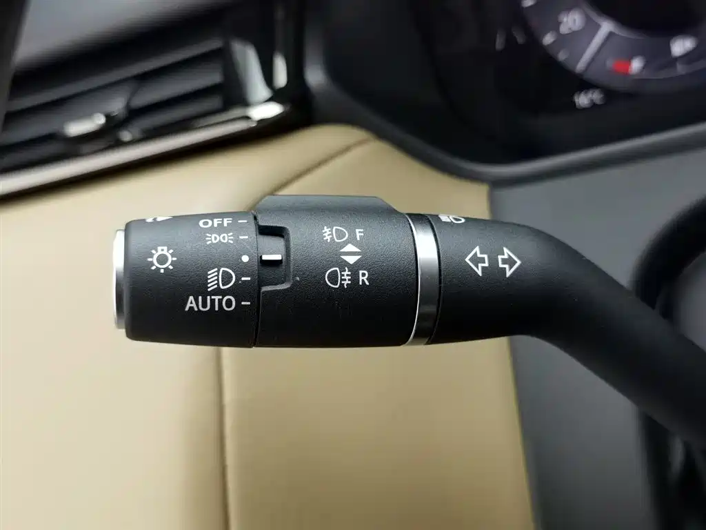 Land Rover Range Rover Velar 2025 Dynamic HSE фото 21