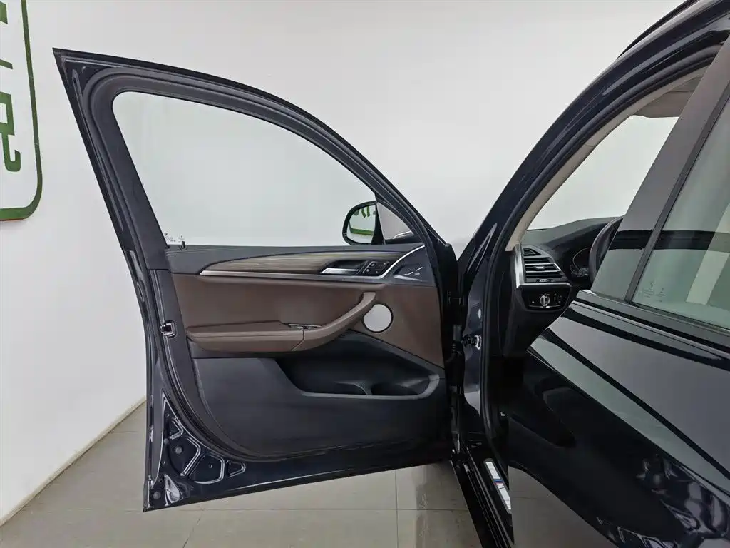 BMW X3 2022 Facelift xDrive30i Leading M Shadow Edition фото 8