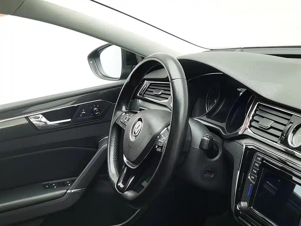 Volkswagen Passat 2016 330TSI DSG Executive Edition фото 22