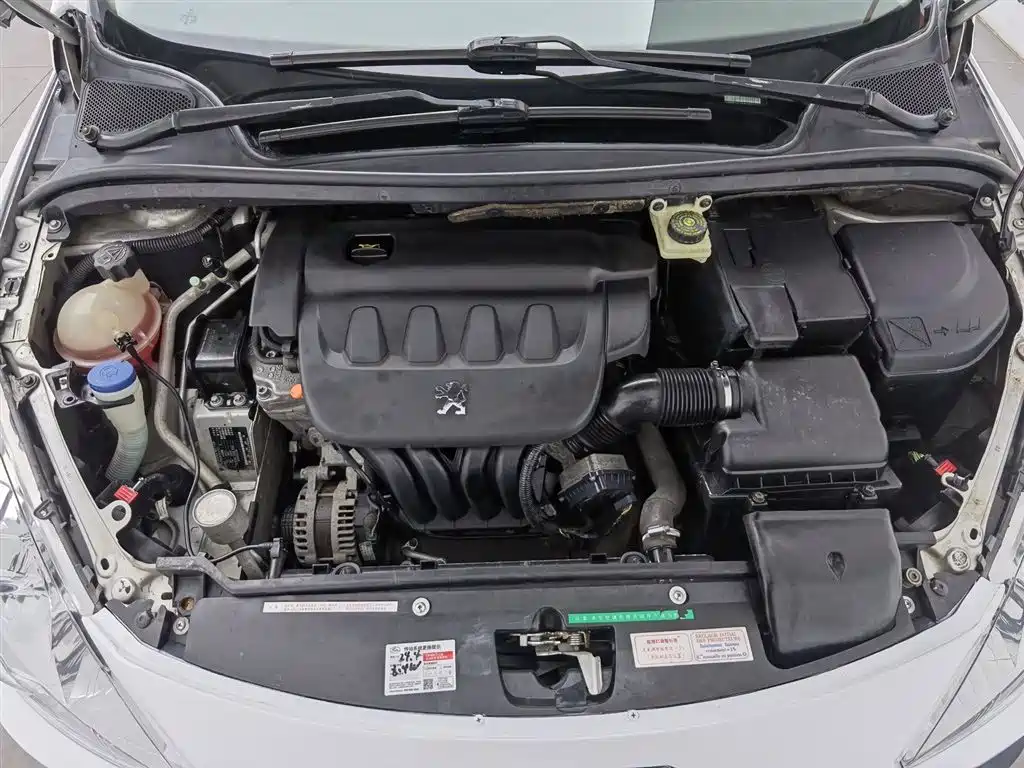 Peugeot 307 2010 Model Hatchback 2.0L Automatic Comfort Edition фото 6