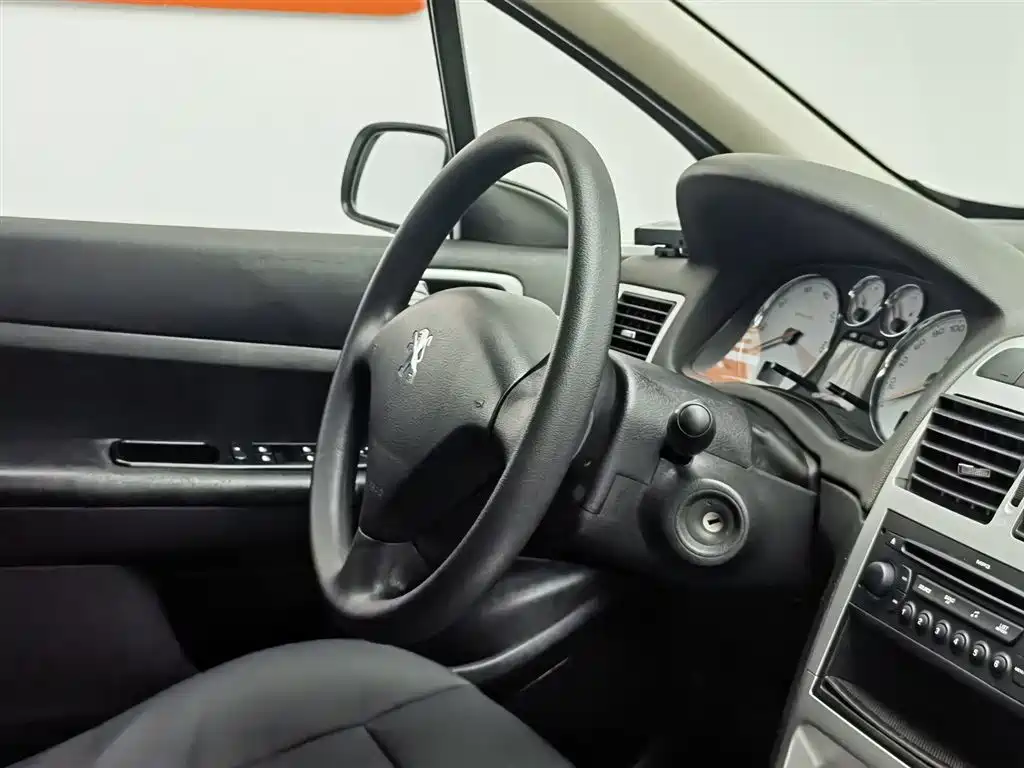 Peugeot 307 2010 Model Hatchback 2.0L Automatic Comfort Edition фото 22