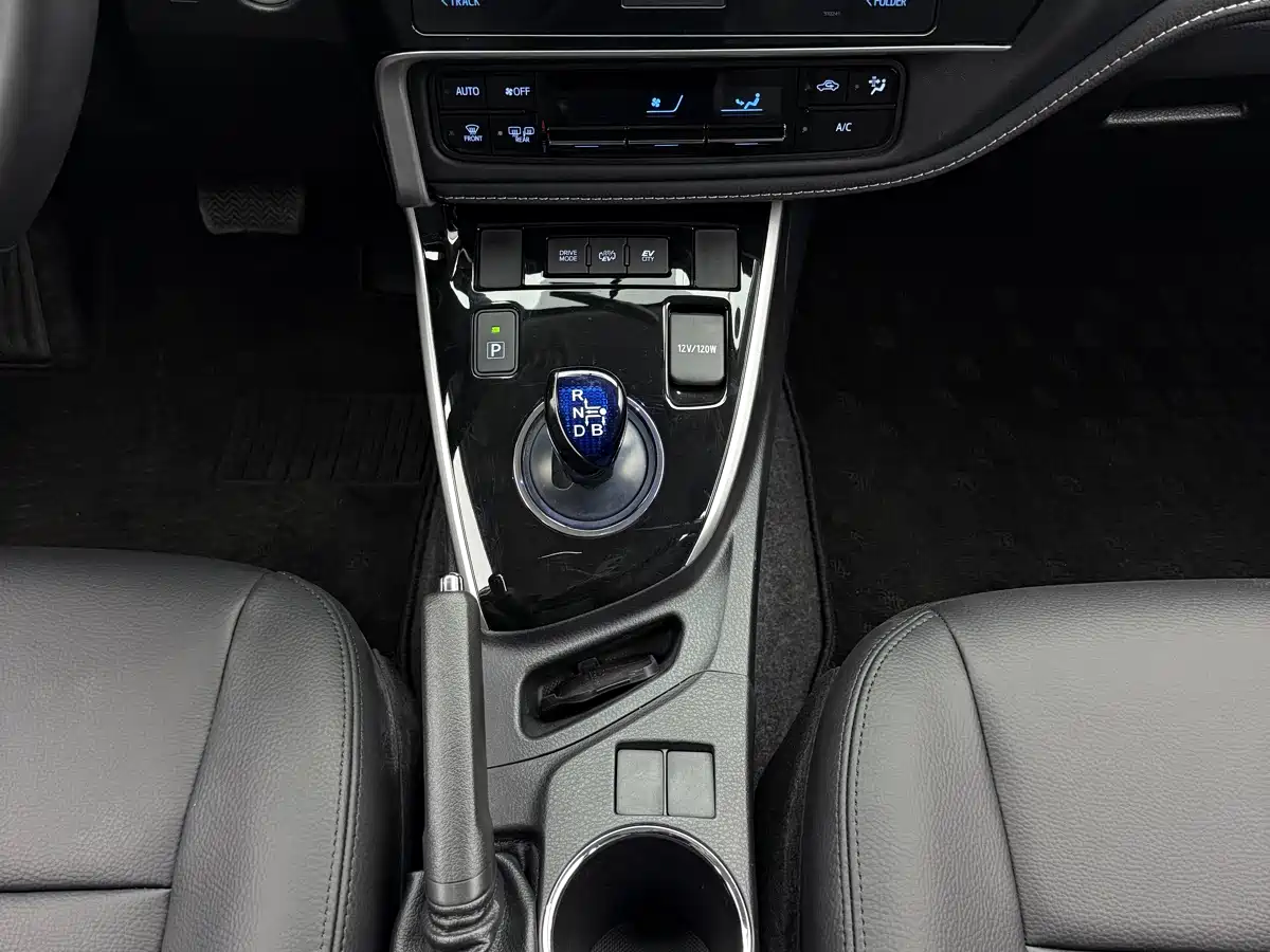Toyota Corolla 2018 Hybrid 1.8L E-CVT Smart Edition фото 10