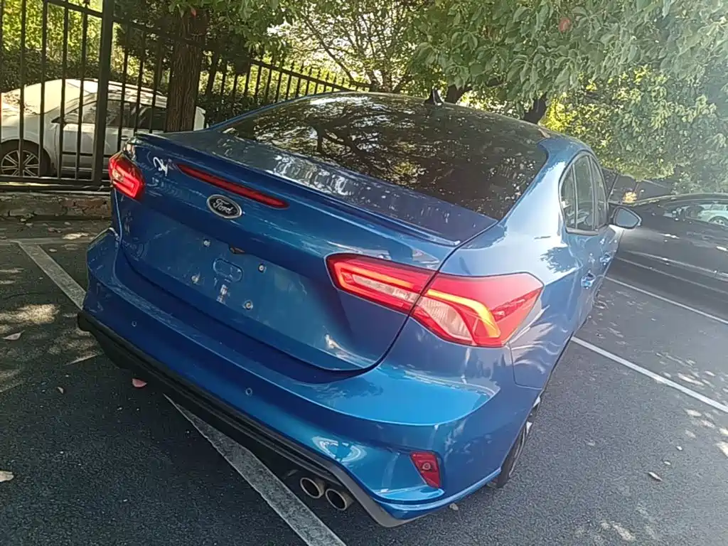 Фото 7 - Ford Focus