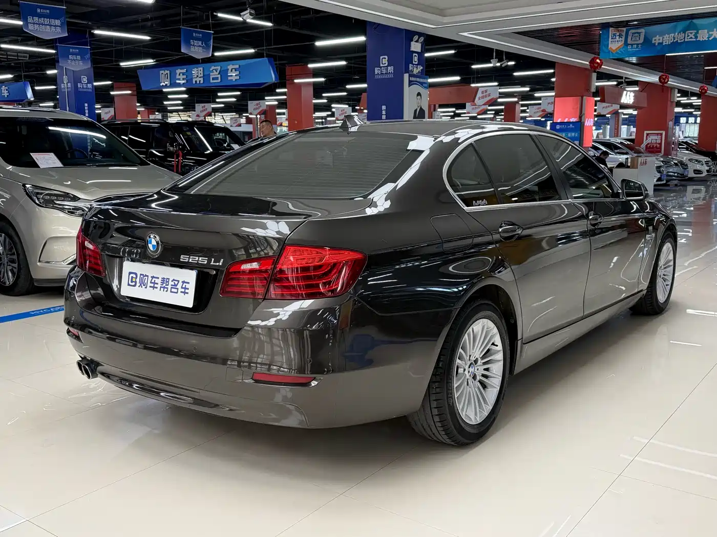 BMW 5 Series 2014 525Li Leading фото 17