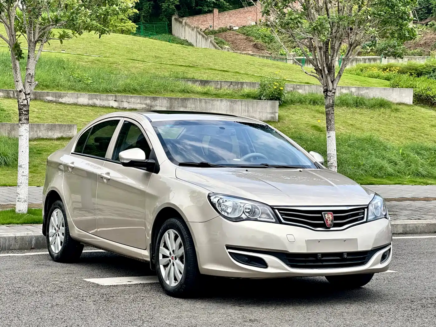 Roewe 350 2016 2015 Model 1.5L Manual Luxury Sunroof Edition