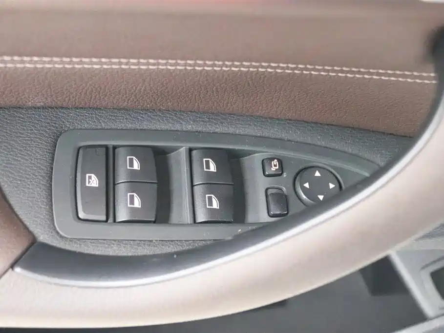 BMW X1 2018 sDrive18Li Premium Model фото 14