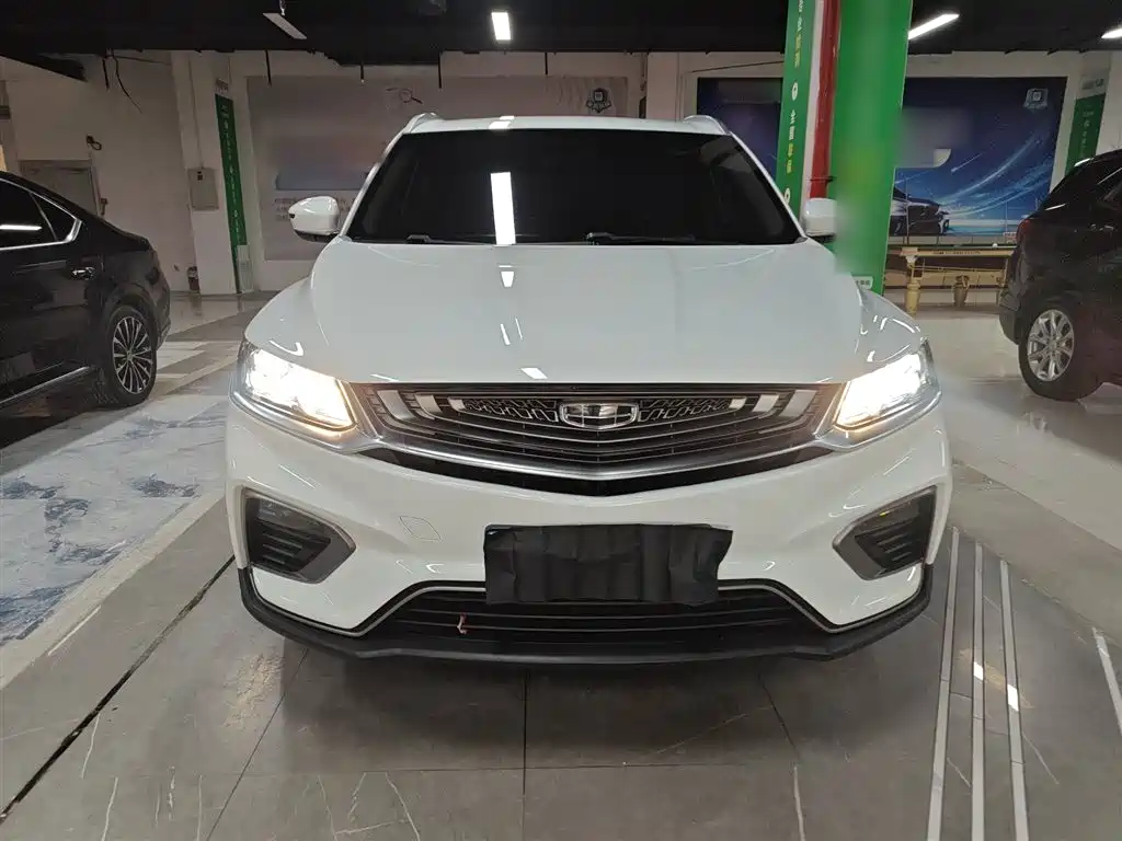Фото 3 - Geely Coolray