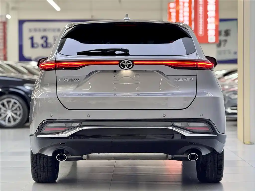 Toyota Venza 2022 2.0L CVT 2WD Premium фото 3