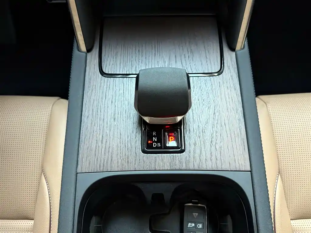 LAND ROVER DISCOVER SPORTS