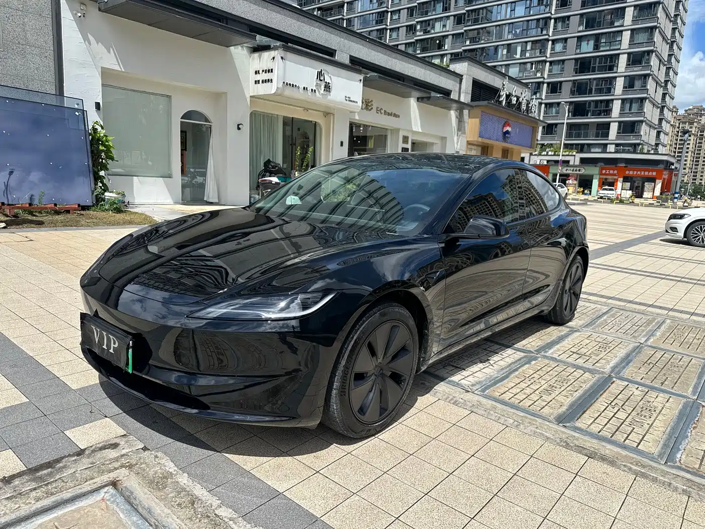 Фото 3 - Tesla Model 3