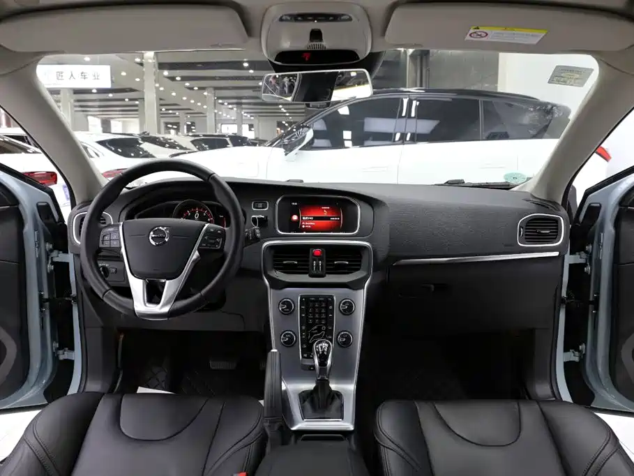 Volvo V40 2018 2018 T3 R-Design Edition