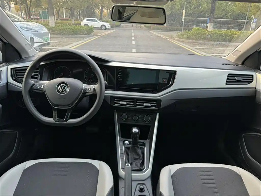 Volkswagen Polo 2021 Plus 1.5L Automatic Colorful Tech Edition фото 13