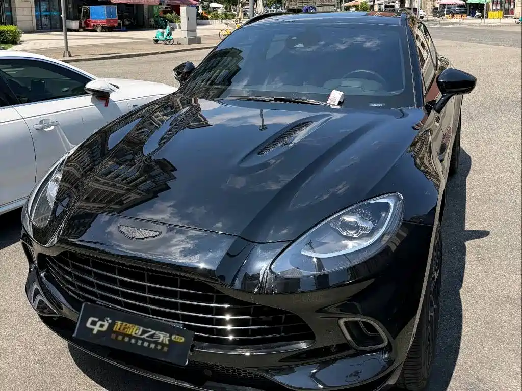 Фото 2 - Aston Martin DBX