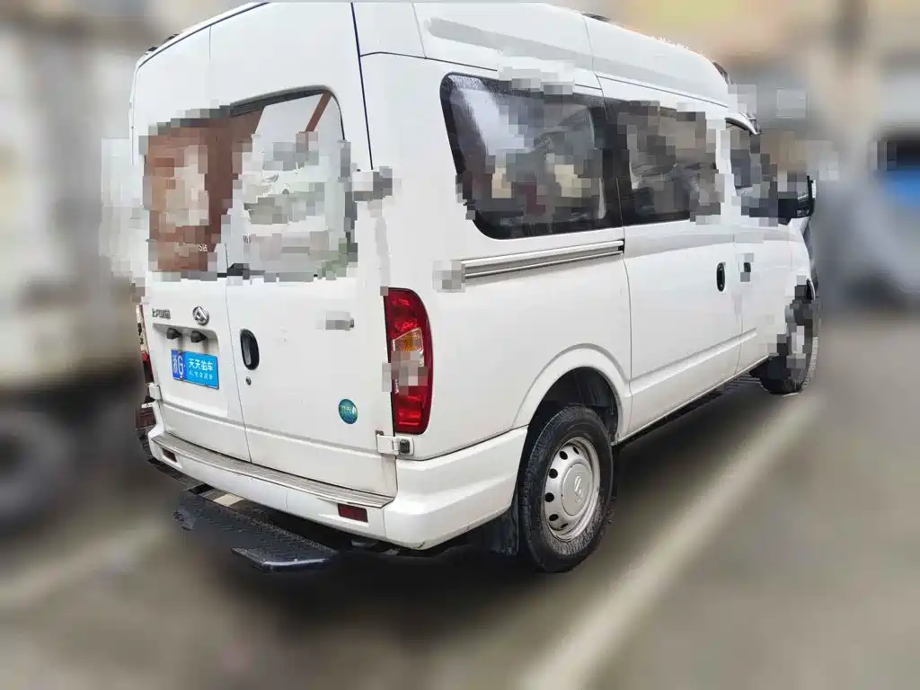 SAIC Maxus Xintu V80 2024 2023 2.0T Manual Classic Aoyun Short Wheelbase Medium Roof 5/6 Seats