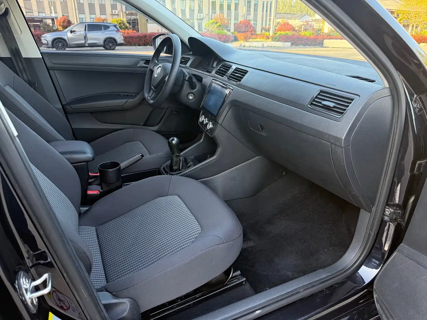 Volkswagen Santana 2016 1.4L Manual Trend Edition фото 12