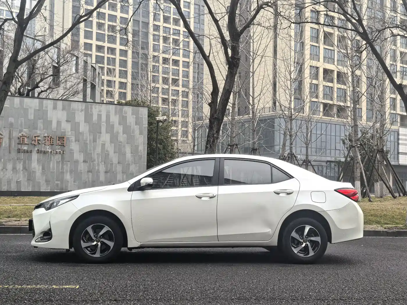 Toyota Levin 2017 Facelift 185T CVT Elite (China V) фото 2