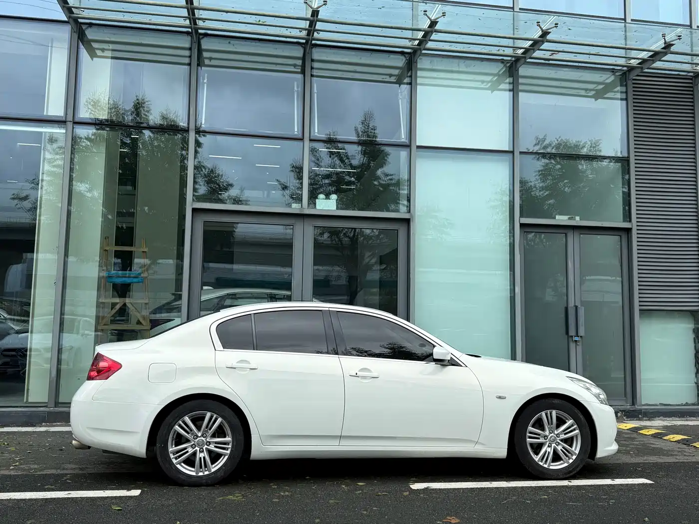 Infiniti G Series 2013 2013 G25 Sedan Sport Edition
