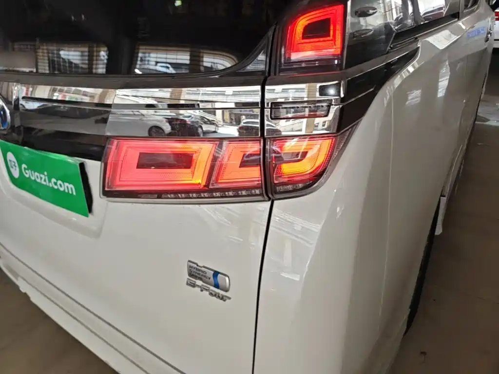 Фото 8 - Toyota Vellfire