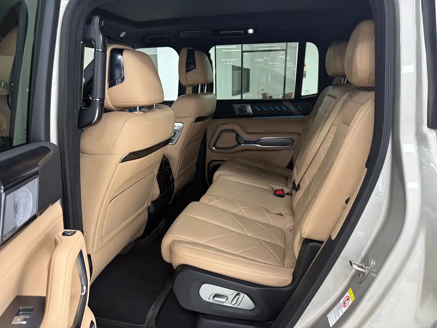 Fang Cheng Bao Leopard 8 2024 2025 Zhiyong Flagship 7-Seater