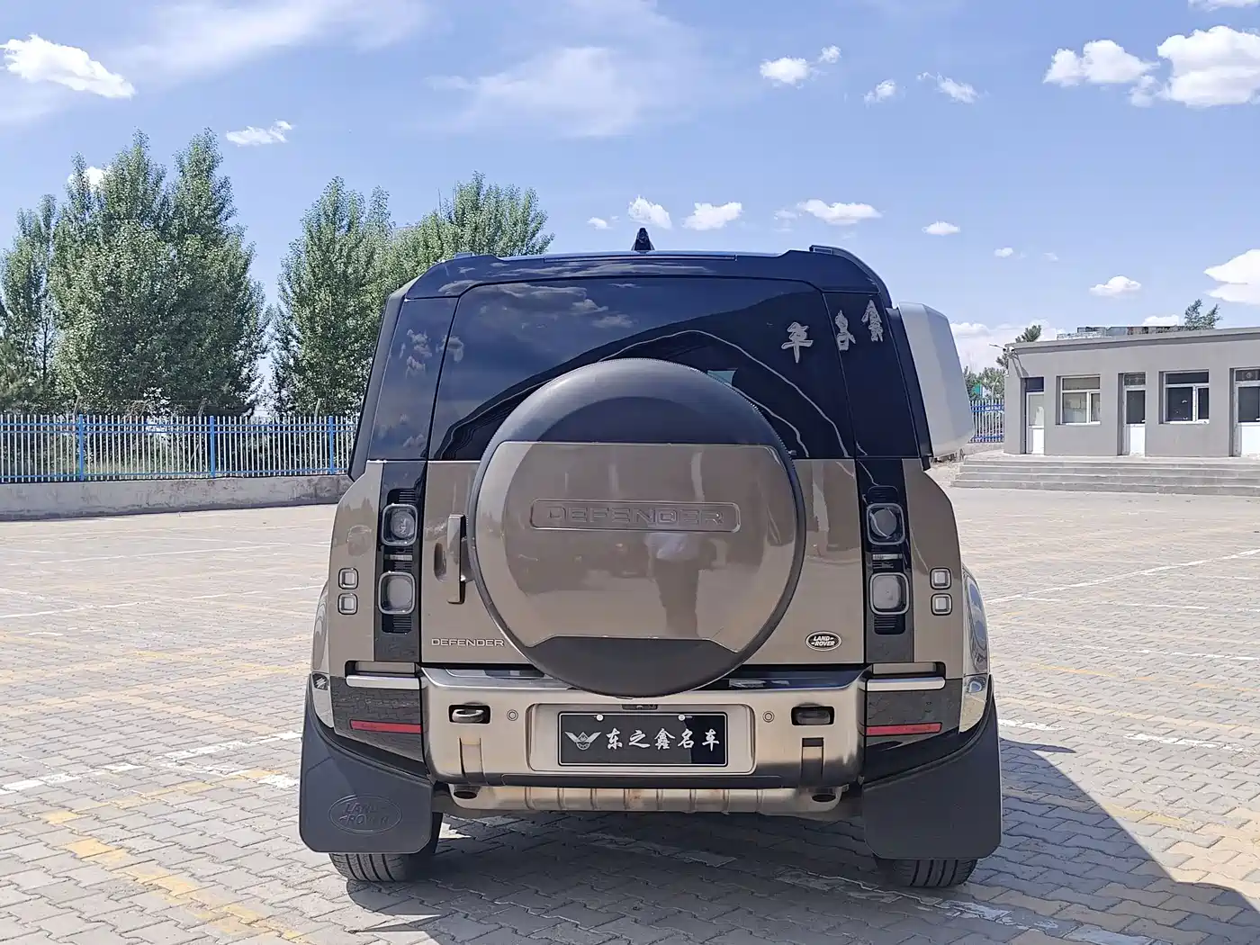 Фото 4 - Land Rover Defender
