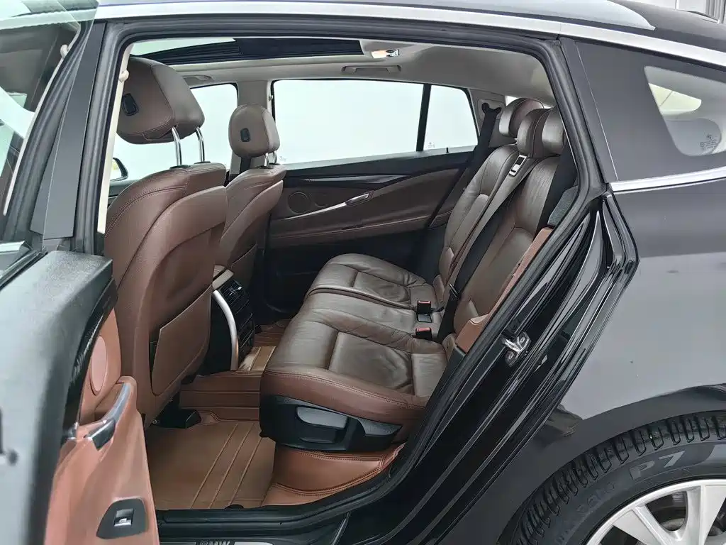 Photo 15 - BMW 5 Series GT