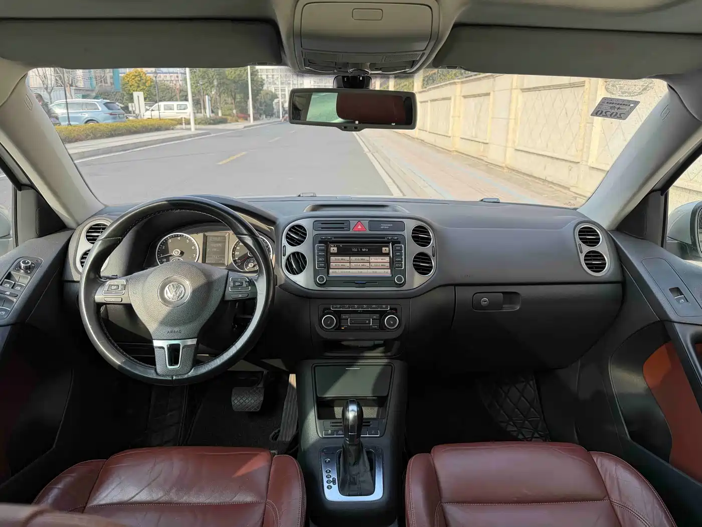 Volkswagen Tiguan 2012 2.0TSI Comfort фото 8