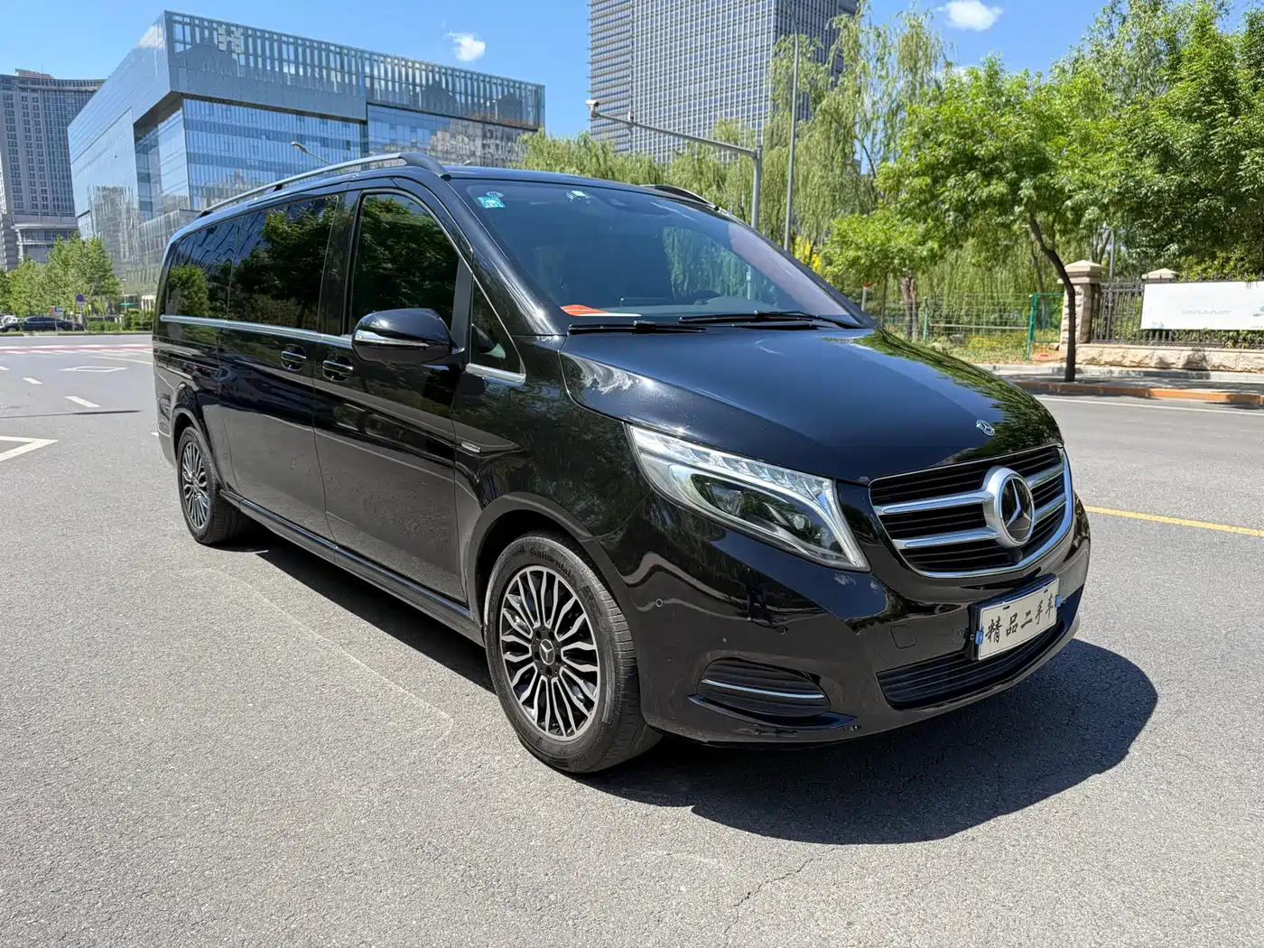 Mercedes-Benz V-Class 2017 Model V 260 L Premium Extended Edition фото 3