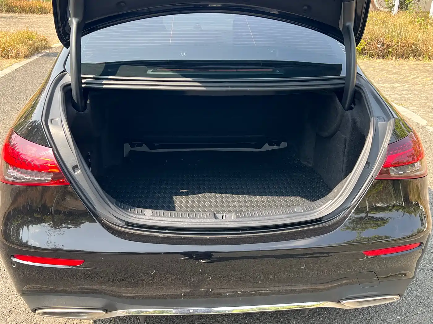 Mercedes-Benz E-Class 2023 E 260 L Sport фото 12