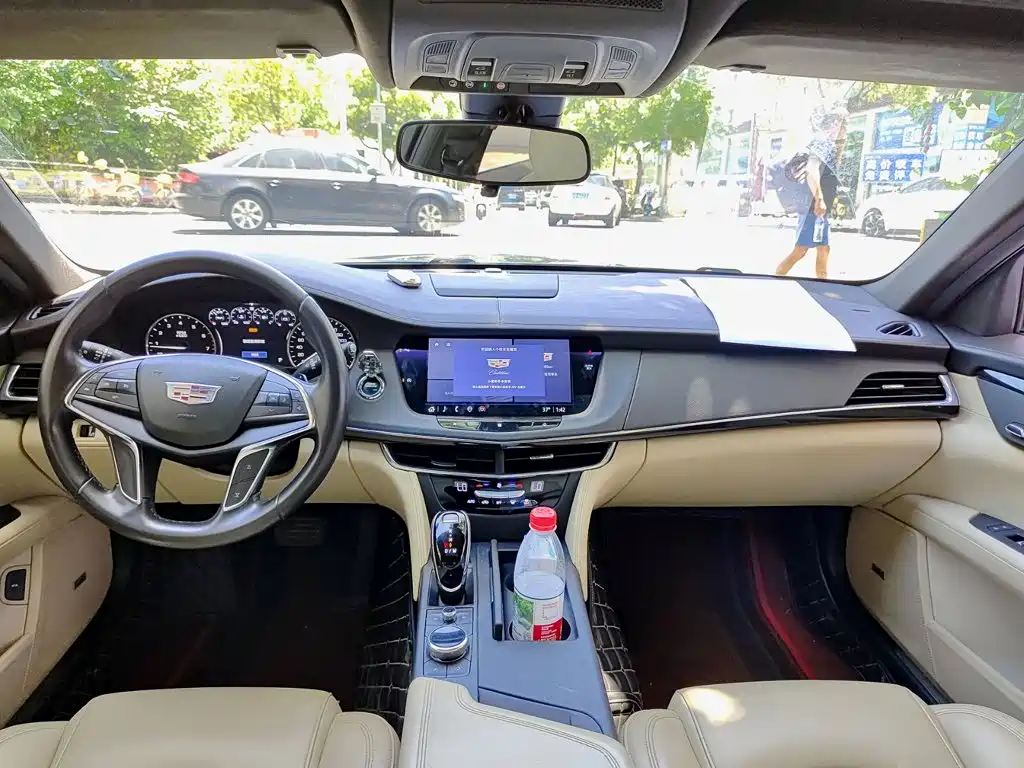 Фото 10 - Cadillac CT6